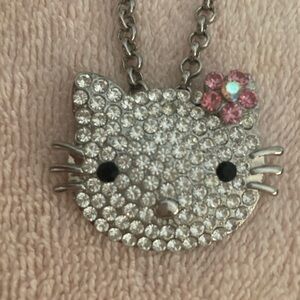 NWT Hello kitty necklace never worn in excellent condition